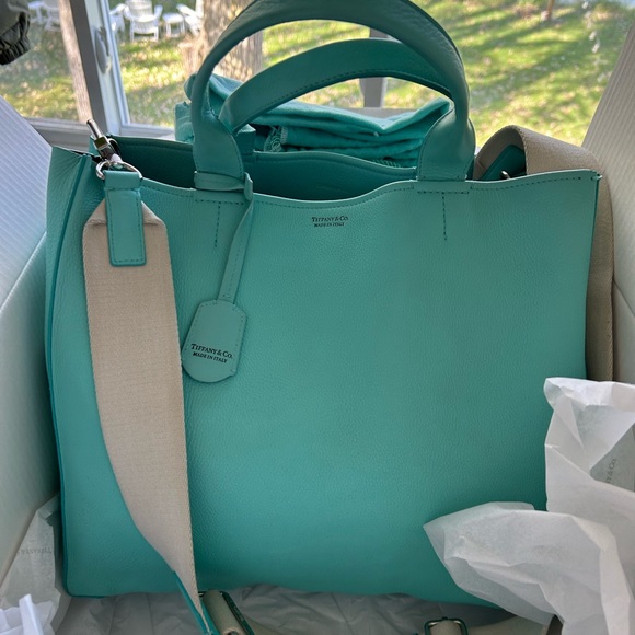 SOLD🎉Tiffany & Co Tote Handbag - Picture 5 of 9